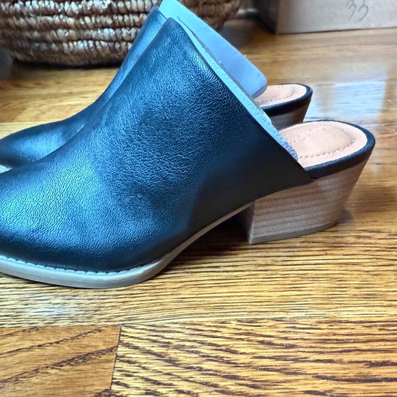 Universal Thread Black Mules (NWT) - Picture 3 of 5